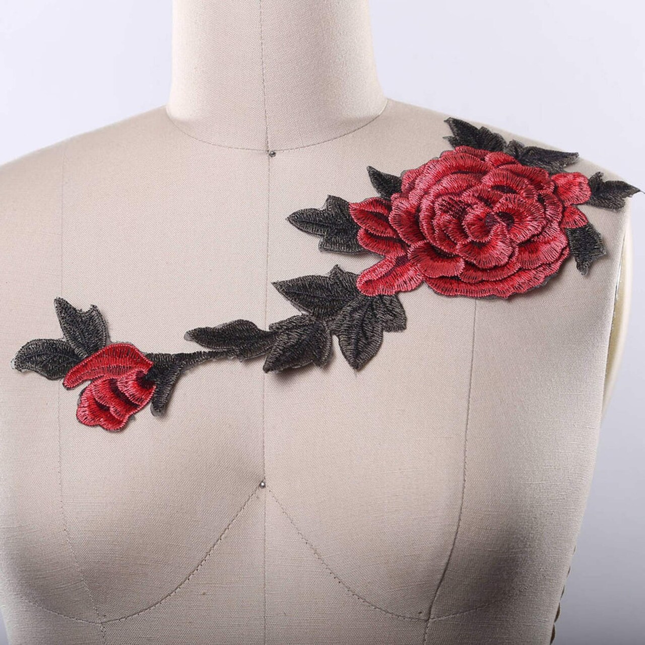 Red Color Embroidered 3D Flower Patch Iron On for Costume and Clothing